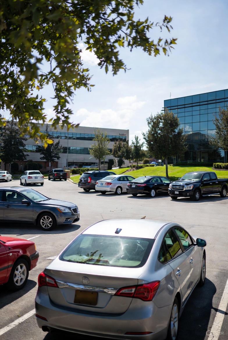 Det Skiftende Terræn: Hvordan Transportpolitiske Ændringer Påvirker Efterspørgslen efter Parkering i Erhvervsejendomme 